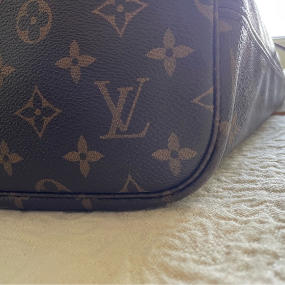 Louis Vuitton Neverfull MM Cerise - Picture 13 of 16
